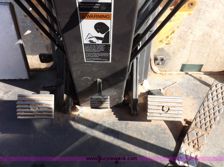 image for item H9188 2005 Volvo G720B articulated motor grader