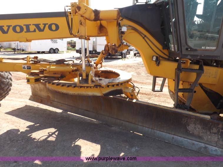 image for item H9188 2005 Volvo G720B articulated motor grader