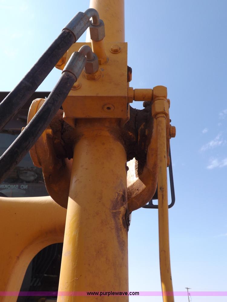 image for item H9188 2005 Volvo G720B articulated motor grader