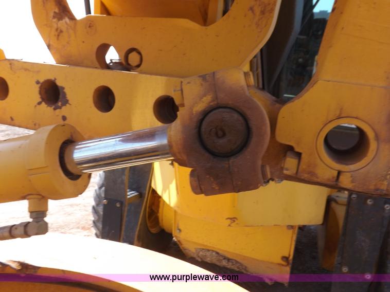 image for item H9188 2005 Volvo G720B articulated motor grader