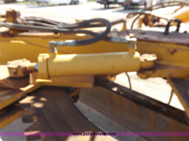 image for item H9188 2005 Volvo G720B articulated motor grader