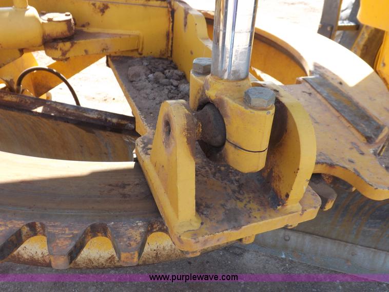 image for item H9188 2005 Volvo G720B articulated motor grader