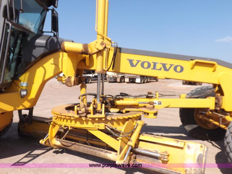 image for item H9188 2005 Volvo G720B articulated motor grader
