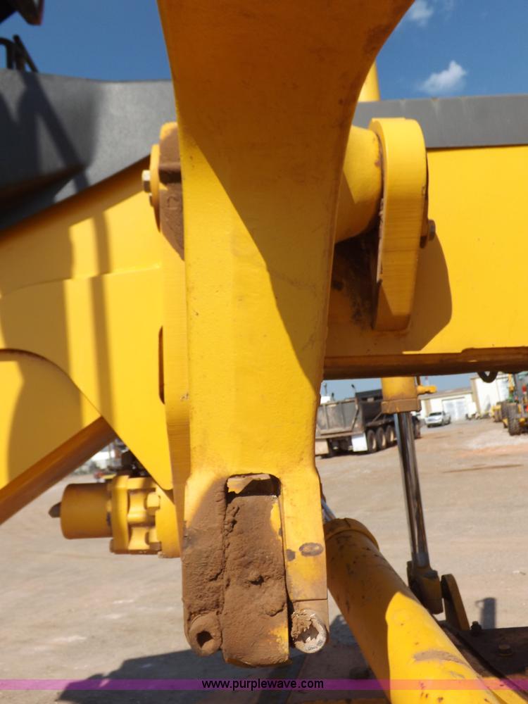 image for item H9188 2005 Volvo G720B articulated motor grader