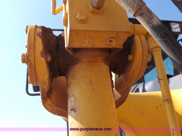 image for item H9188 2005 Volvo G720B articulated motor grader