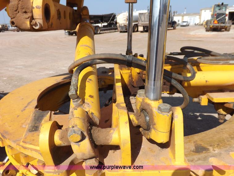 image for item H9188 2005 Volvo G720B articulated motor grader