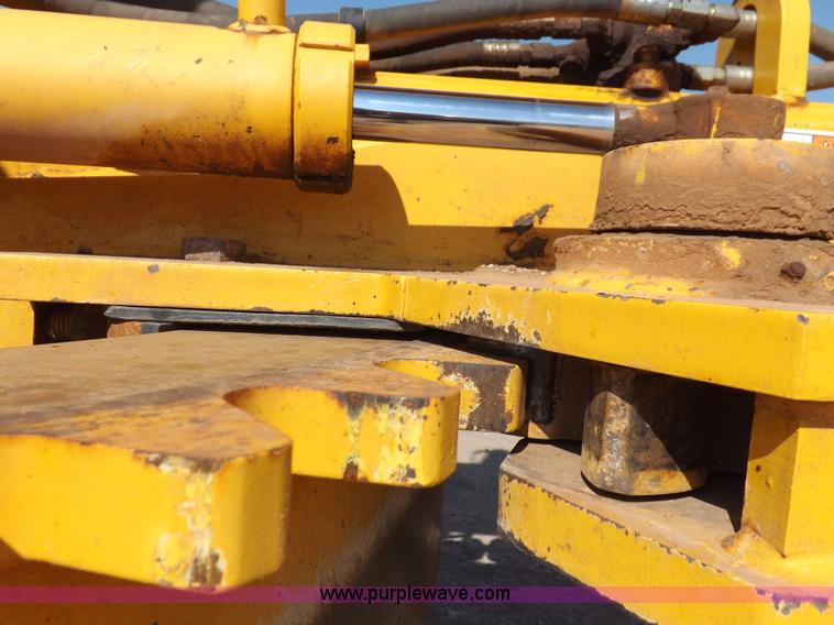 image for item H9188 2005 Volvo G720B articulated motor grader