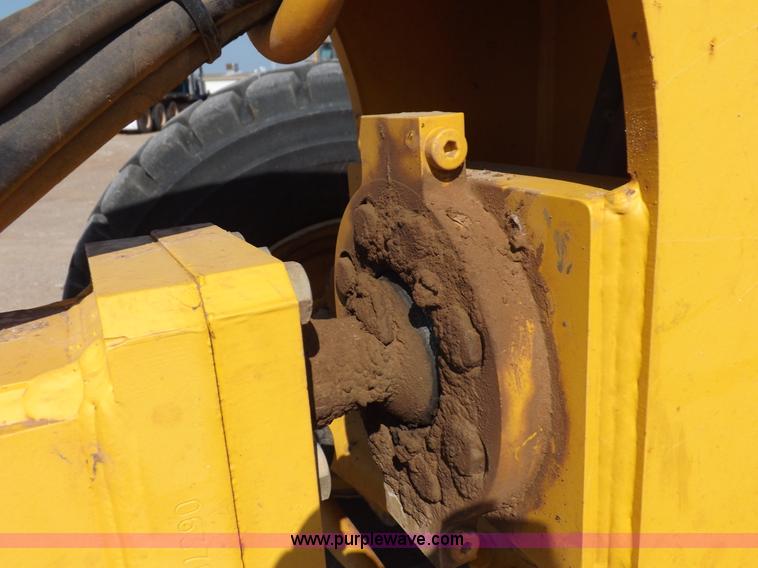 image for item H9188 2005 Volvo G720B articulated motor grader