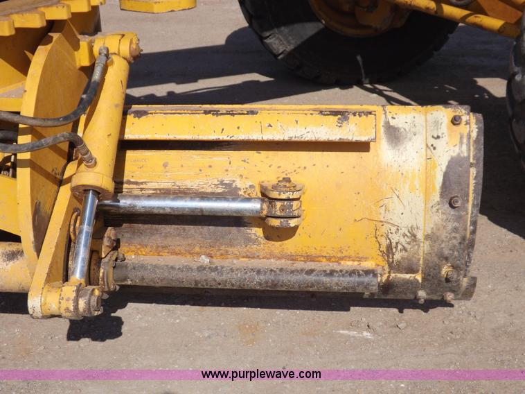 image for item H9188 2005 Volvo G720B articulated motor grader