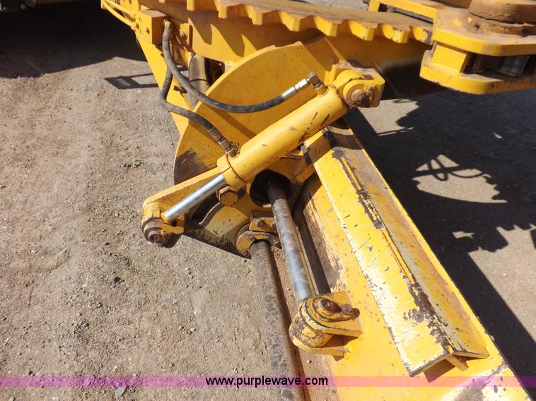 image for item H9188 2005 Volvo G720B articulated motor grader