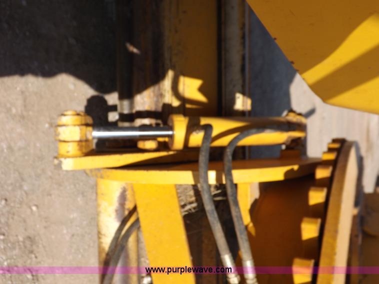 image for item H9188 2005 Volvo G720B articulated motor grader