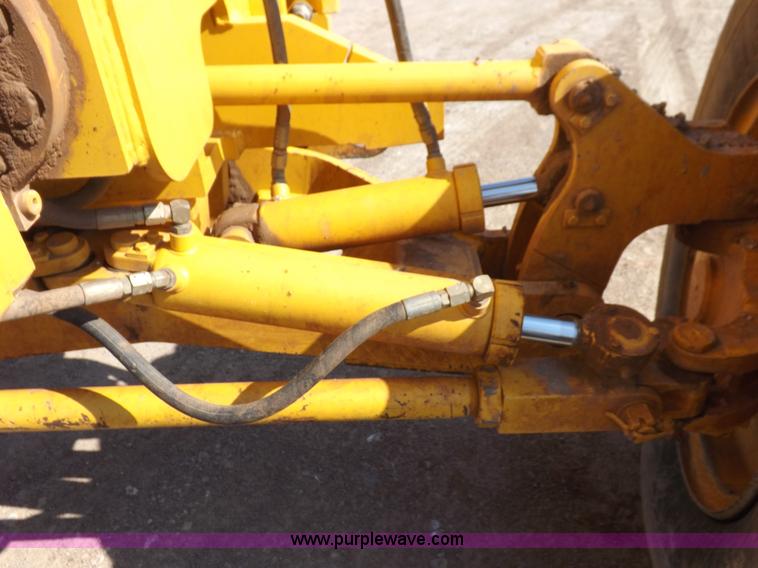 image for item H9188 2005 Volvo G720B articulated motor grader