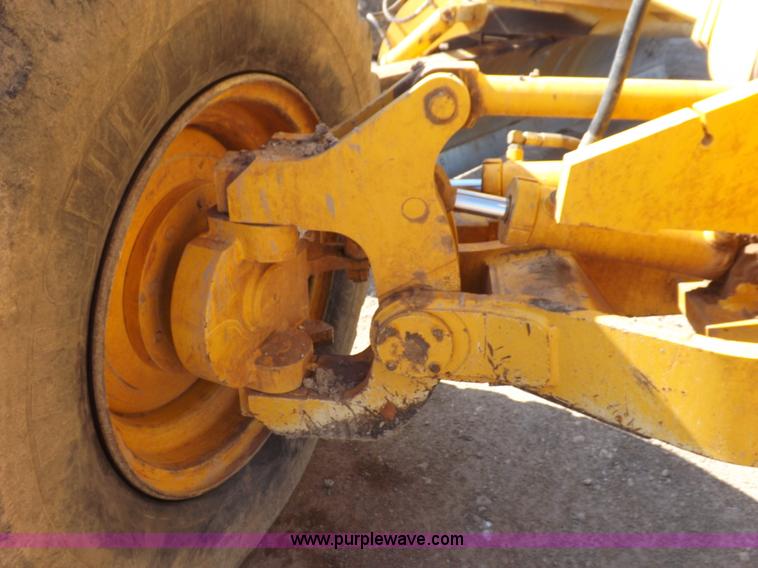 image for item H9188 2005 Volvo G720B articulated motor grader