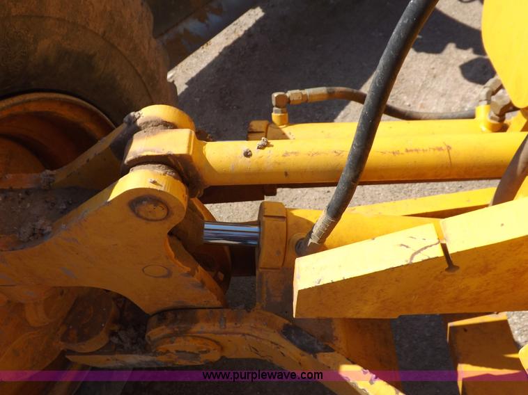 image for item H9188 2005 Volvo G720B articulated motor grader