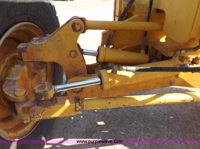 image for item H9188 2005 Volvo G720B articulated motor grader