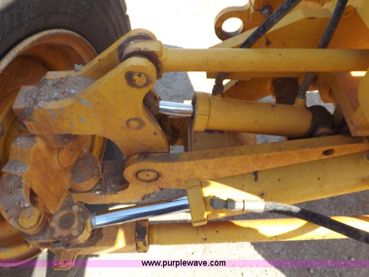 image for item H9188 2005 Volvo G720B articulated motor grader