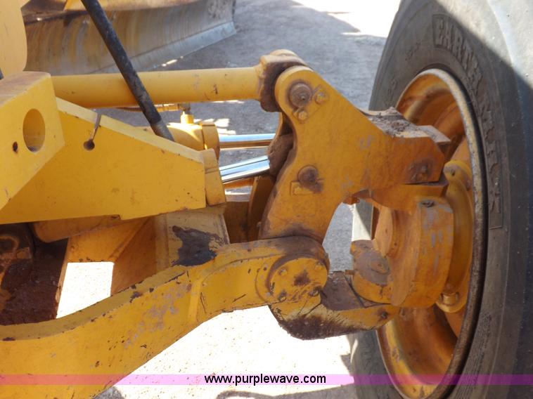 image for item H9188 2005 Volvo G720B articulated motor grader