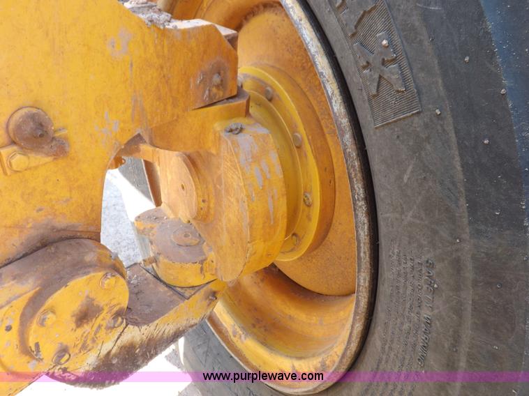 image for item H9188 2005 Volvo G720B articulated motor grader