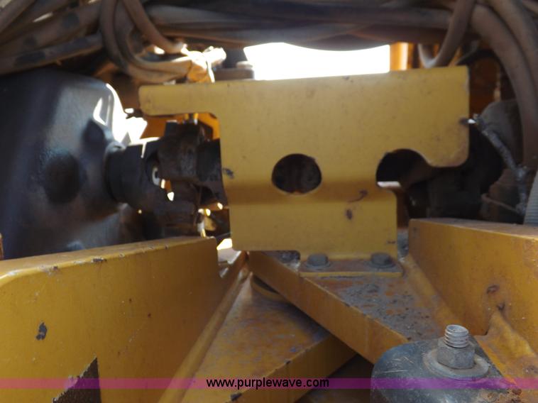 image for item H9188 2005 Volvo G720B articulated motor grader