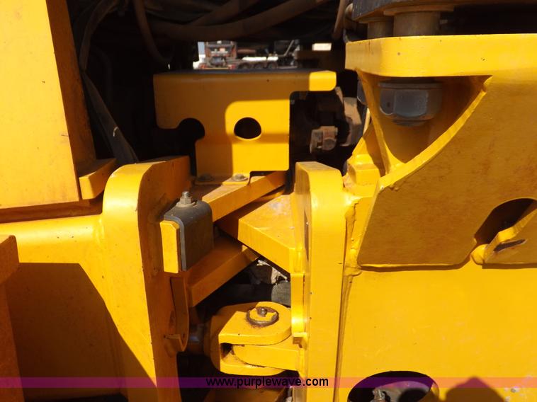 image for item H9188 2005 Volvo G720B articulated motor grader