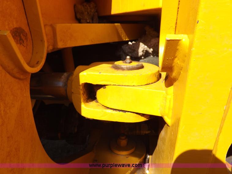 image for item H9188 2005 Volvo G720B articulated motor grader