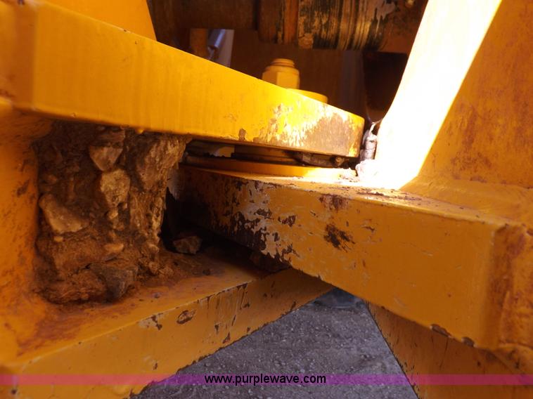 image for item H9188 2005 Volvo G720B articulated motor grader