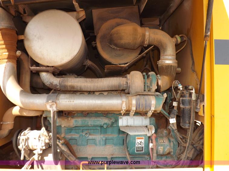 image for item H9188 2005 Volvo G720B articulated motor grader