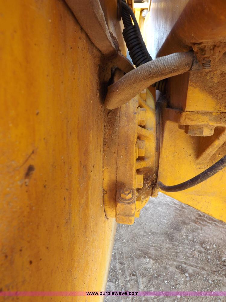 image for item H9188 2005 Volvo G720B articulated motor grader