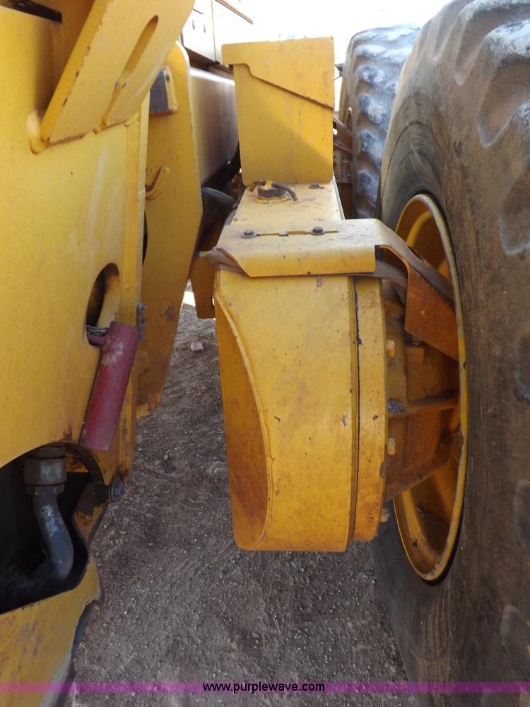 image for item H9188 2005 Volvo G720B articulated motor grader