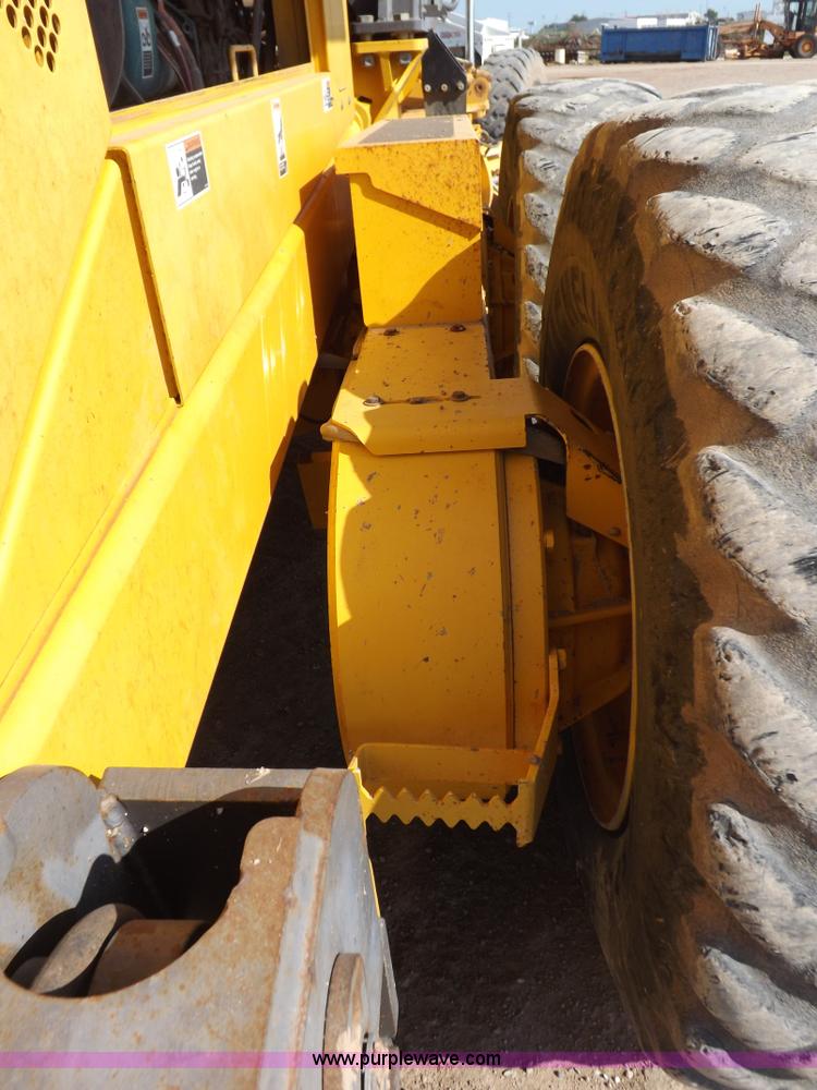 image for item H9188 2005 Volvo G720B articulated motor grader