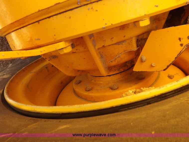 image for item H9188 2005 Volvo G720B articulated motor grader