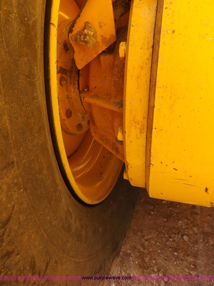 image for item H9188 2005 Volvo G720B articulated motor grader