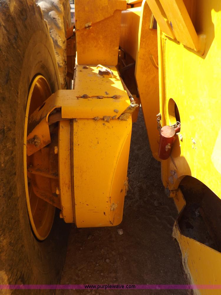 image for item H9188 2005 Volvo G720B articulated motor grader