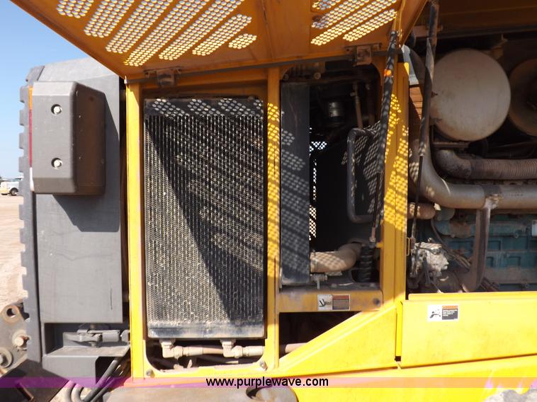 image for item H9188 2005 Volvo G720B articulated motor grader