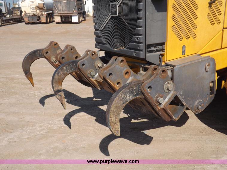 image for item H9188 2005 Volvo G720B articulated motor grader