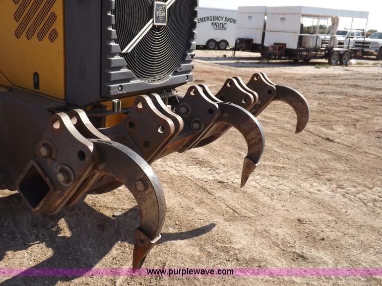 image for item H9188 2005 Volvo G720B articulated motor grader