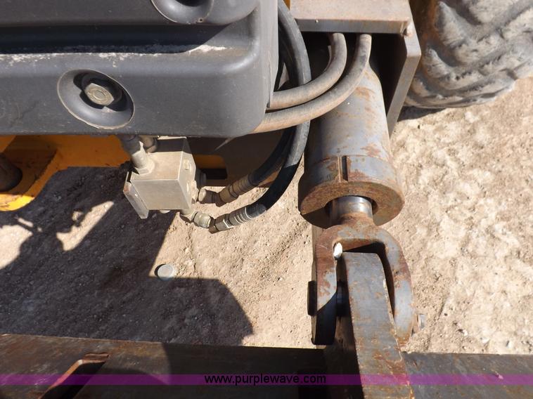 image for item H9188 2005 Volvo G720B articulated motor grader