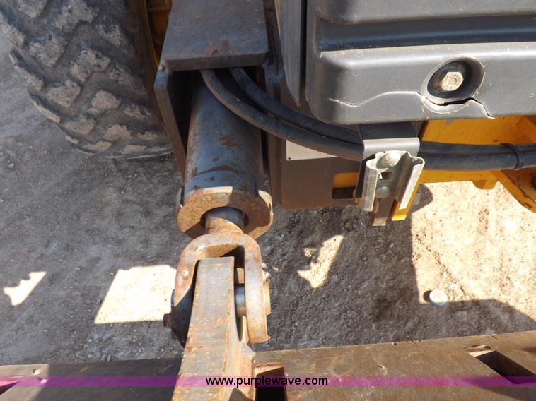 image for item H9188 2005 Volvo G720B articulated motor grader