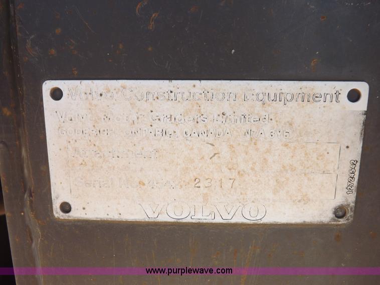 image for item H9188 2005 Volvo G720B articulated motor grader