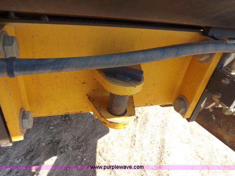 image for item H9188 2005 Volvo G720B articulated motor grader