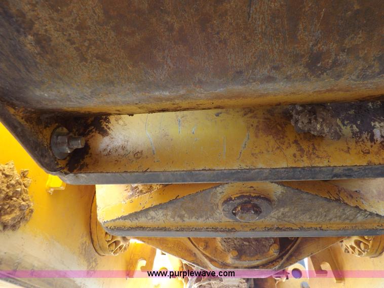 image for item H9188 2005 Volvo G720B articulated motor grader