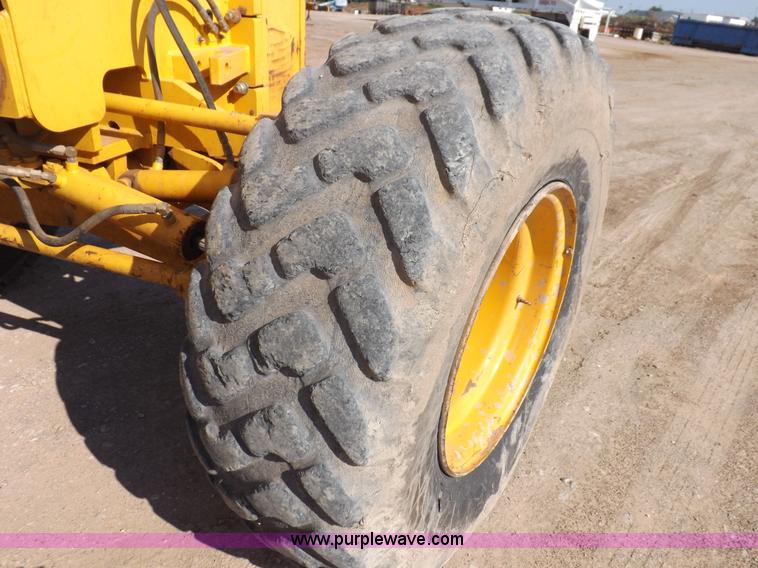 image for item H9188 2005 Volvo G720B articulated motor grader