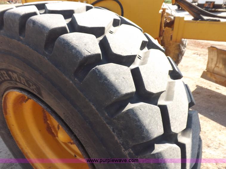 image for item H9188 2005 Volvo G720B articulated motor grader