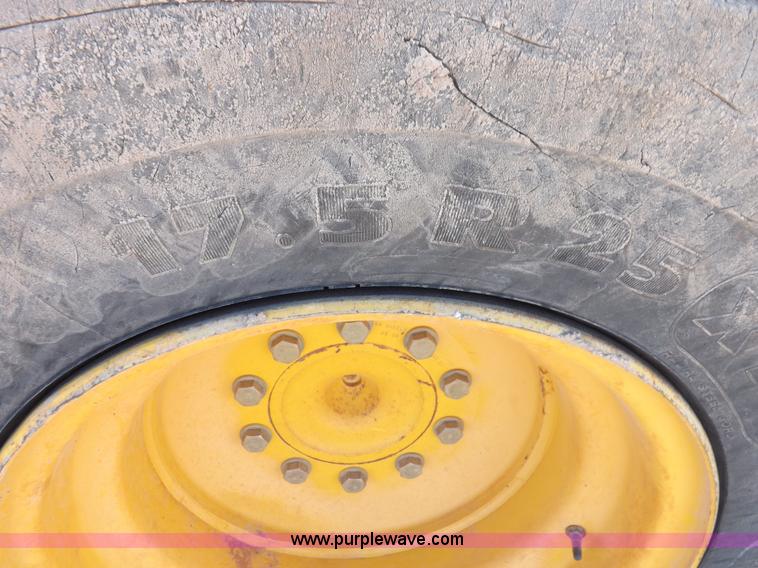 image for item H9188 2005 Volvo G720B articulated motor grader