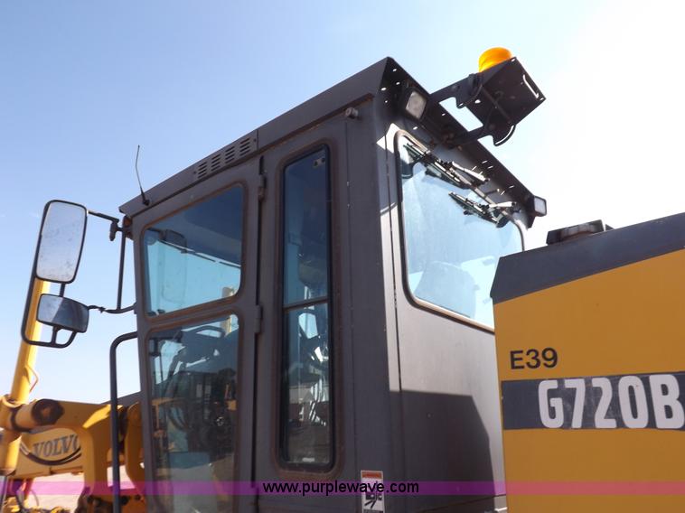 image for item H9188 2005 Volvo G720B articulated motor grader