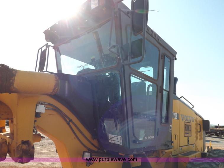 image for item H9188 2005 Volvo G720B articulated motor grader