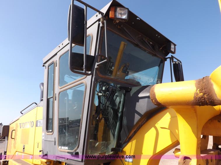 image for item H9188 2005 Volvo G720B articulated motor grader