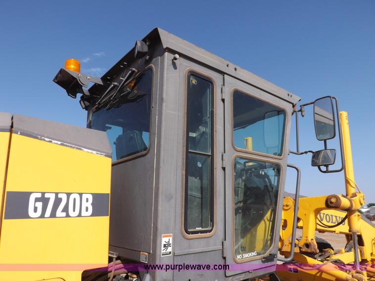 image for item H9188 2005 Volvo G720B articulated motor grader