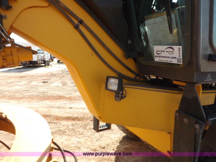 image for item H9188 2005 Volvo G720B articulated motor grader