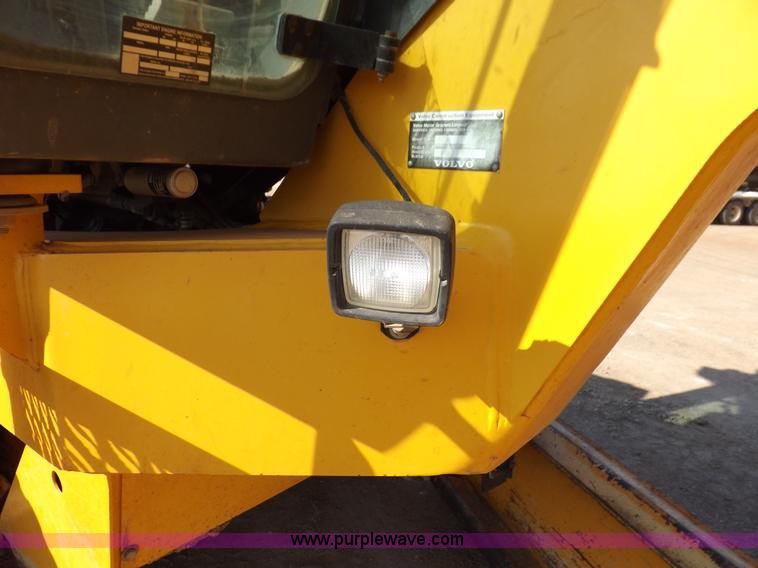 image for item H9188 2005 Volvo G720B articulated motor grader